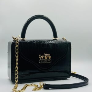 Coach Signature Handbag – Timeless Elegance